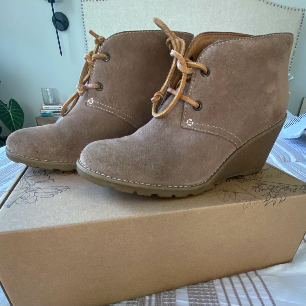 Women's Tan Suede Wedge Ankle Boots